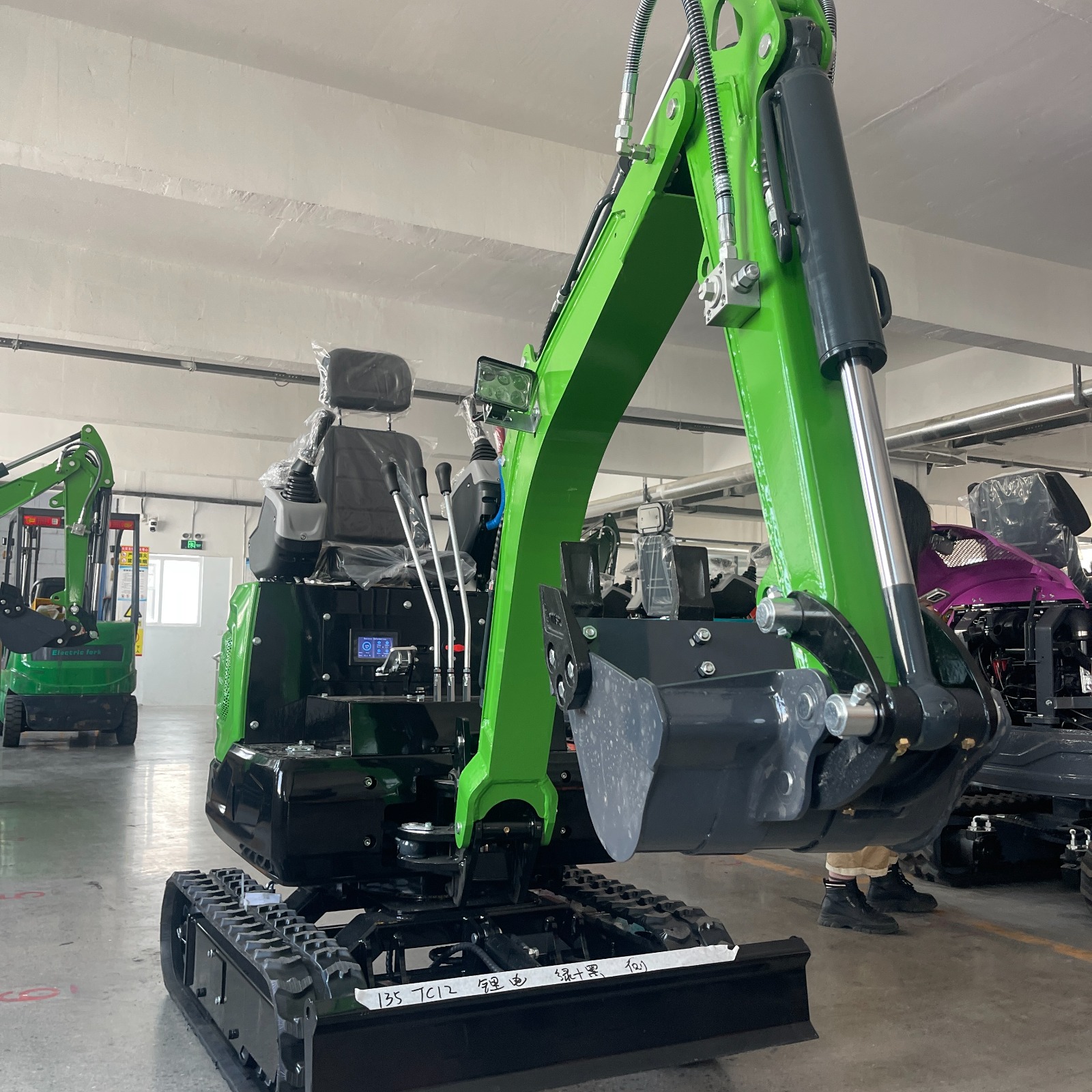 FG Kompakt 12 Elektro — emissionsfreier Minibagger